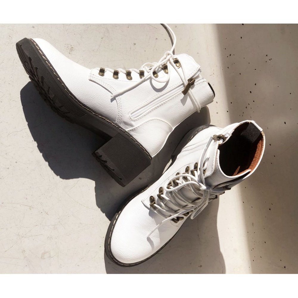 NEW White Faux Vegan Leather Laced Up Lug Sole Platform Ankle Combat Boots Shoes - Picture 5 of 12